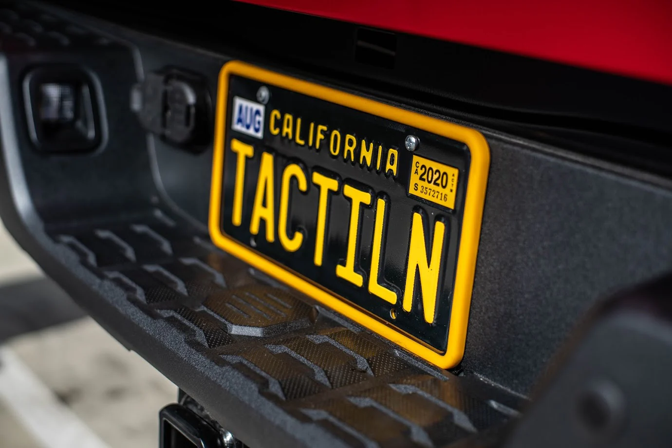 Silicone Anti-Rattle, Anti-Scratch License Plate Holder - Image 12