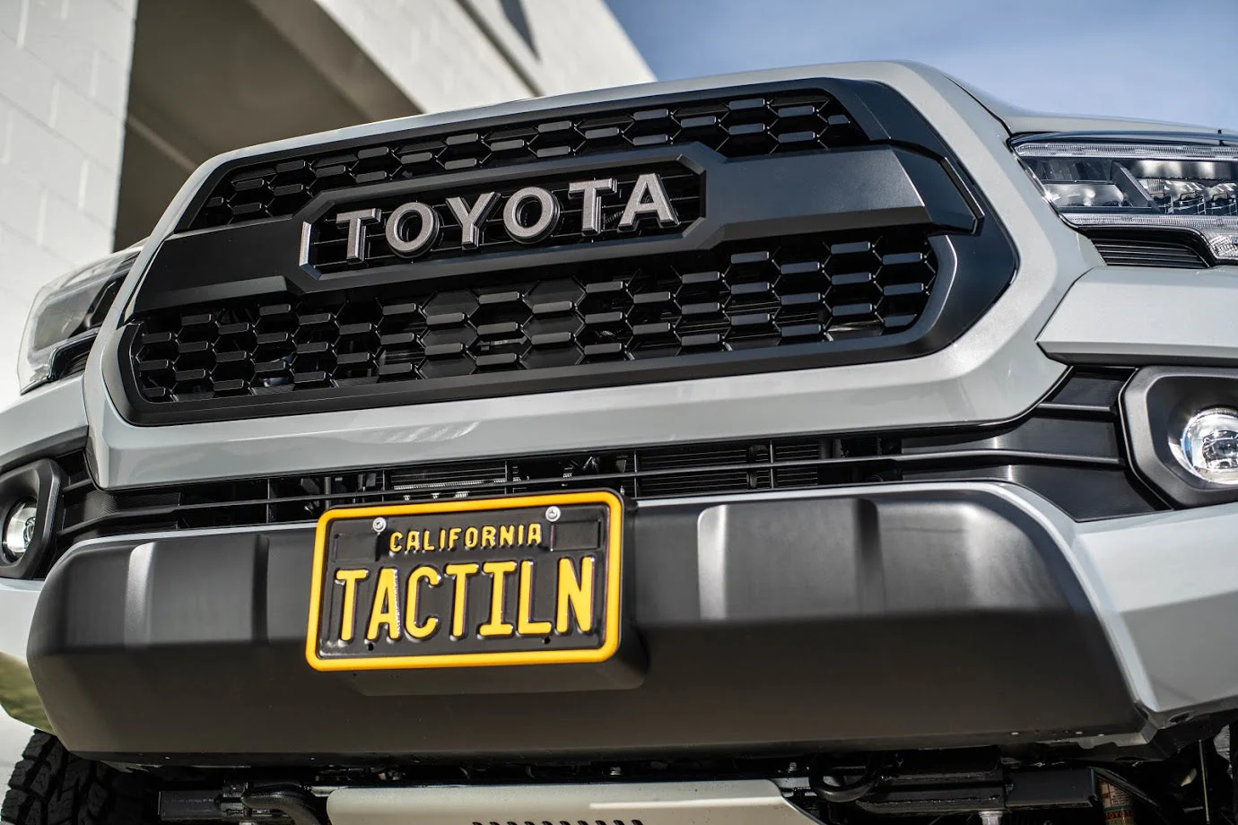 Silicone Anti-Rattle, Anti-Scratch License Plate Holder - Image 14