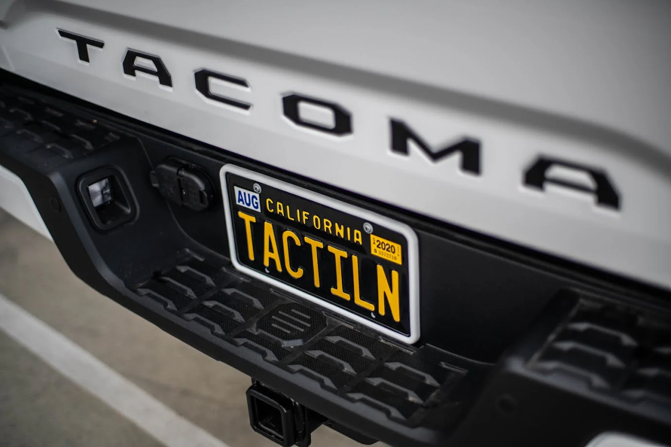 Silicone Anti-Rattle, Anti-Scratch License Plate Holder - Image 7