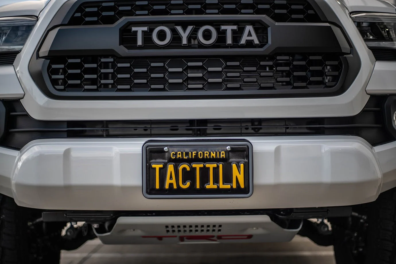 Silicone Anti-Rattle, Anti-Scratch License Plate Holder - Image 9